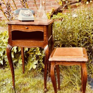 Table de téléphone et son tabouret