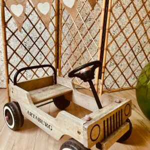 Voiture en bois Artaburg